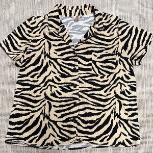 💥3/$12 Woman’s Boxy Zebra Animal Print Safari Camp Button Up Short Sleeve Shirt